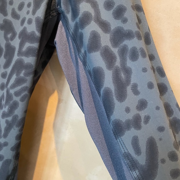 Lululemon Relaxed Shirt; 19 inches from underarm to underarm. - Picture 5 of 8